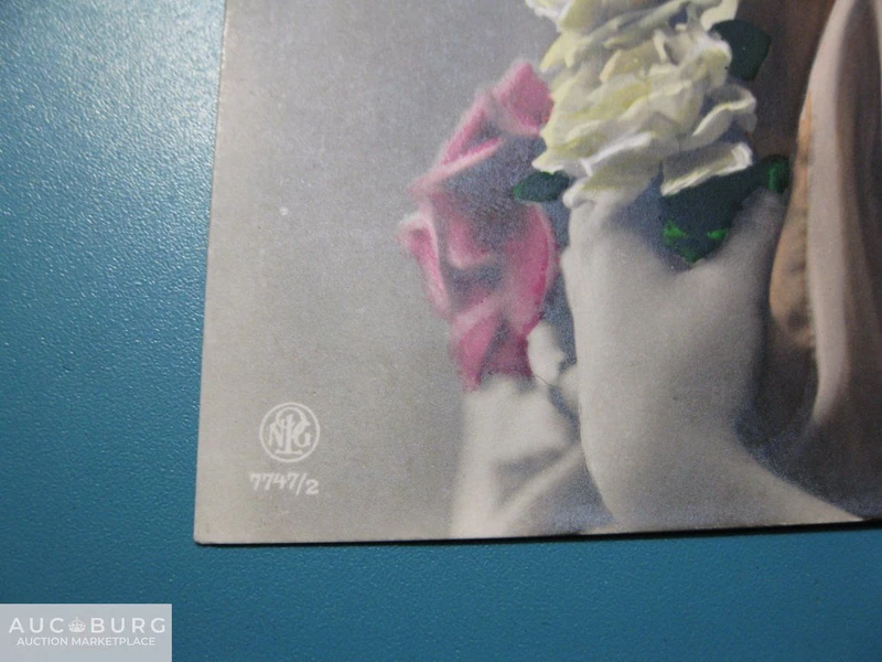 Портрет девушки с цветами. - additional Photos