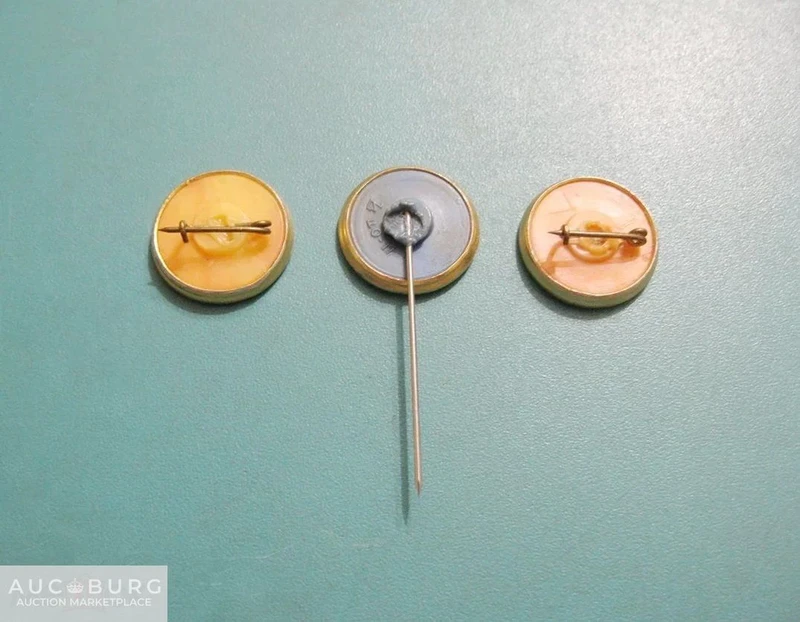 Космонавты (три разных значка) - additional Photos